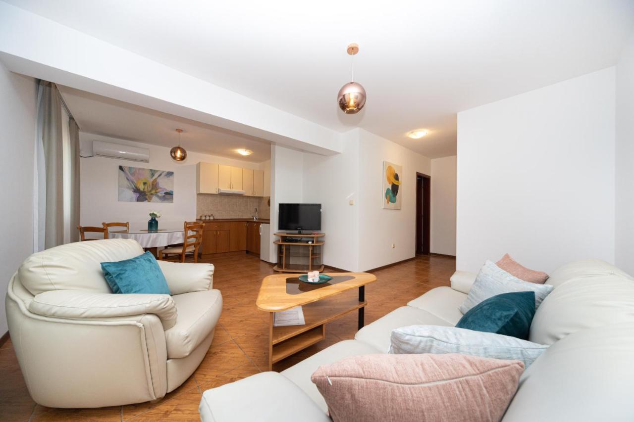 Apartments Adeona 티바트 외부 사진